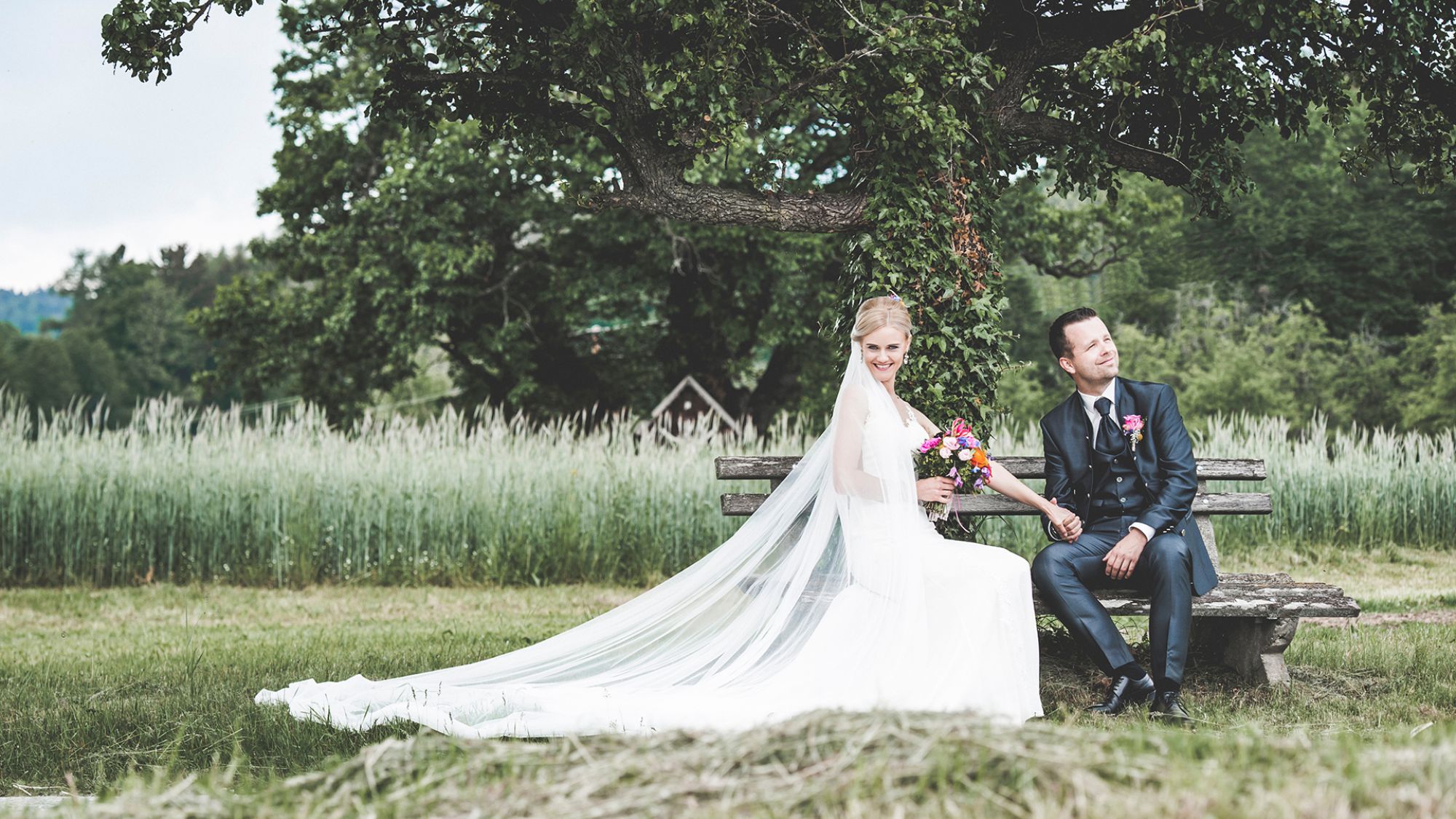 Brautpaar fotografiert in Stubenberg von Rene Strasser Fotografie , Hochzeitsfotograf aus der Steiermark