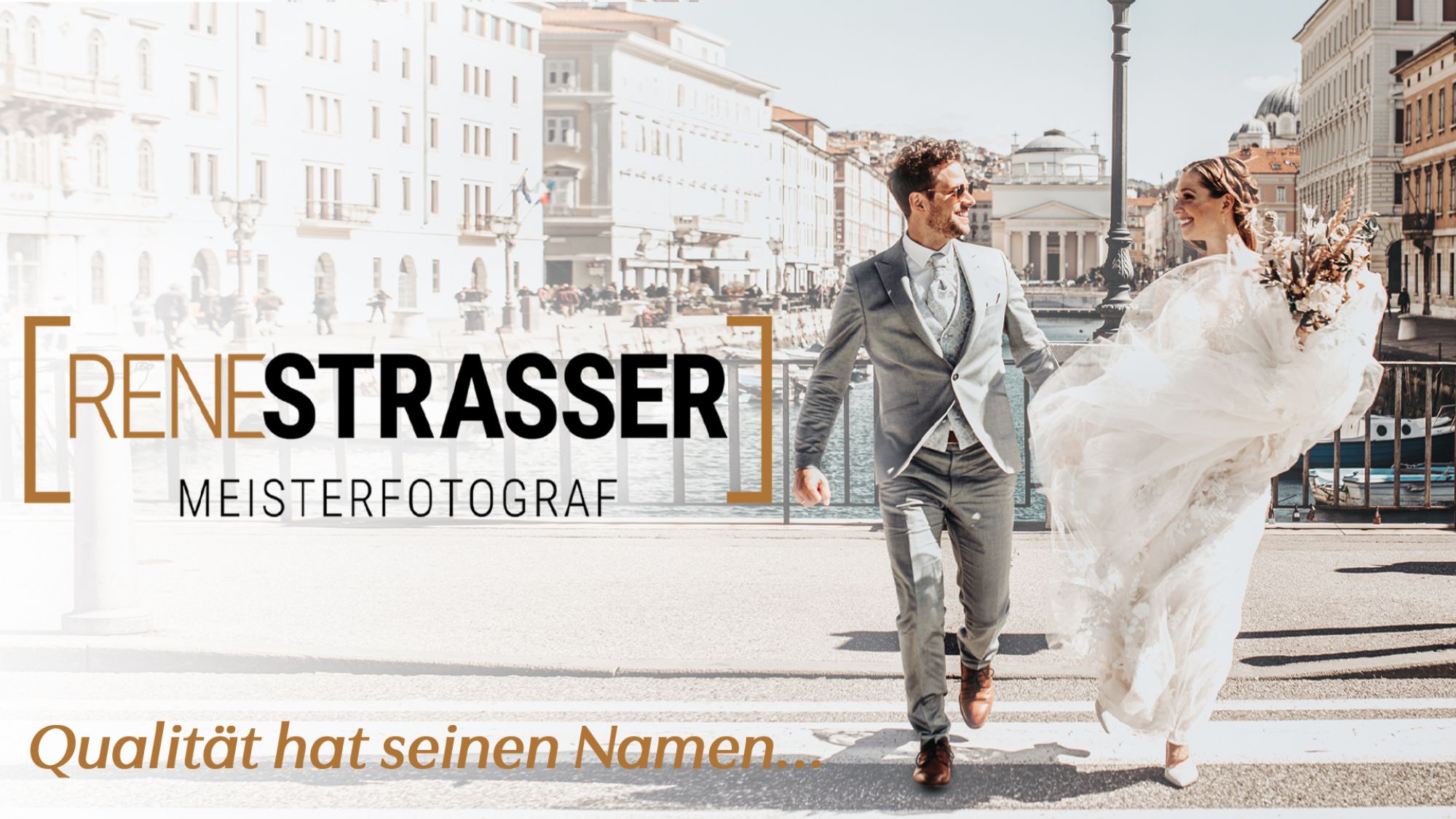 Sehr geehrte Damen und Herren,  Herzlichen Dank, dass Sie sich für Rene Strasser Fotografie als Partner für Ihre bevorstehende Hochzeit interessieren! Wir freuen uns darauf, Ihre besonderen Momente festzuhalten und Ihnen unvergessliche Erinnerungen zu schaffen.  Unser Team von erfahrenen Hochzeitsfotografen versteht die Bedeutung dieses wichtigen Tages für Sie und Ihr Brautpaar. Mit viel Liebe zum Detail und einem Auge für emotionale Augenblicke, sorgen wir dafür, dass jede Szene und jeder Moment auf wunder