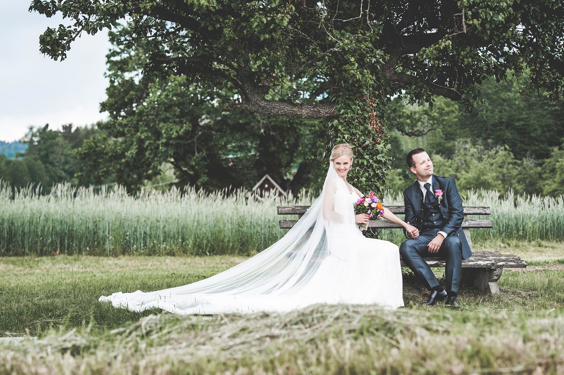 Brautpaar fotografiert in Stubenberg von Rene Strasser Fotografie , Hochzeitsfotograf aus der Steiermark